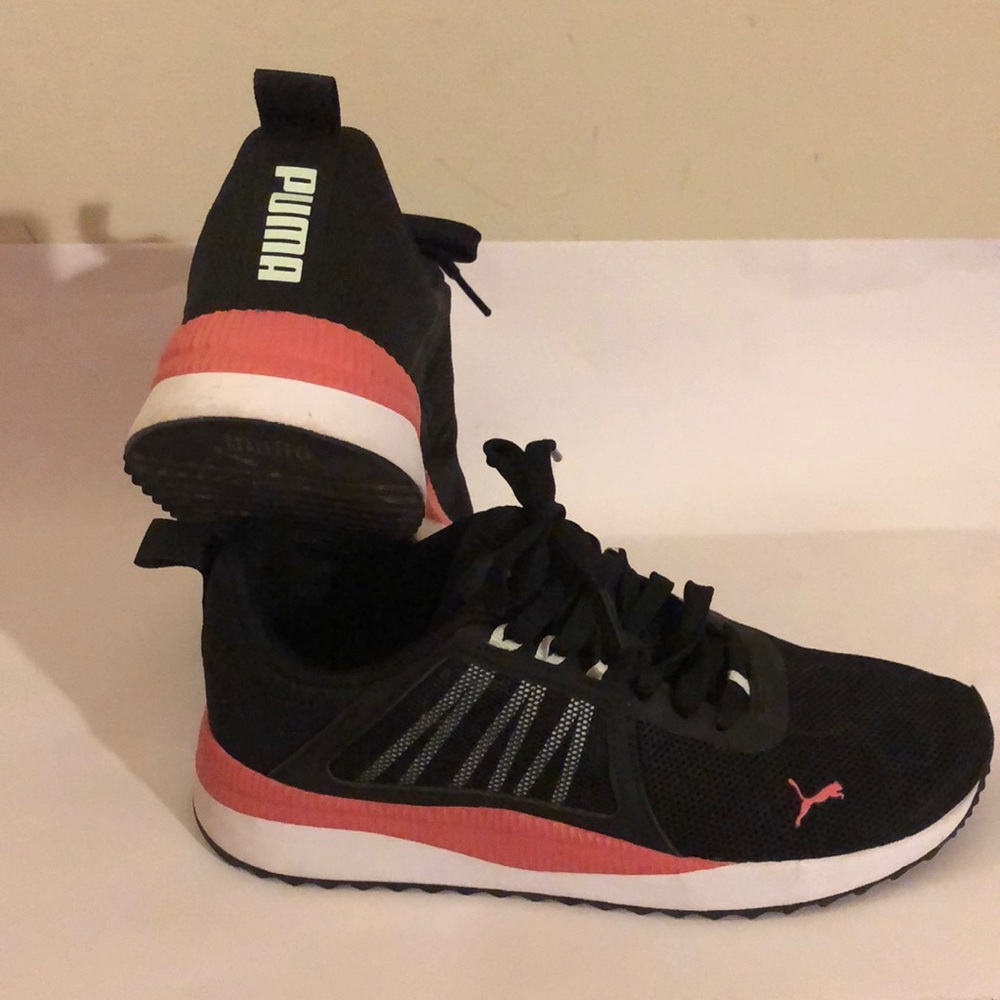 PUMA Soft Foam Sneakers - size 8 Women